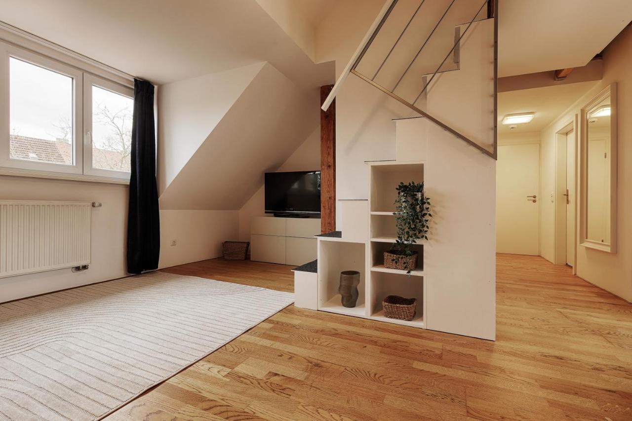 Homiestay City-Apartment, Balkon & Parkplatz Würzburg Esterno foto